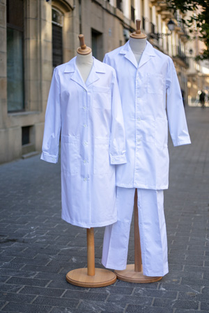 batas y ropa de trabajo para farmacias, laboratorios, enfermeros